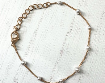 18k Gold Pearl Bracelet, Dainty Gold Bracelet, Minimalist bracelet, Simple Pearl Bracelet, Layering Bracelet, Bridesmaid Gift, Gift for her