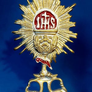 Santisimo Ostensoir bóveda Argent et or crucifix debout spiritisme dessin messe prière médiumnique prière kardec Jésus croix église Saint