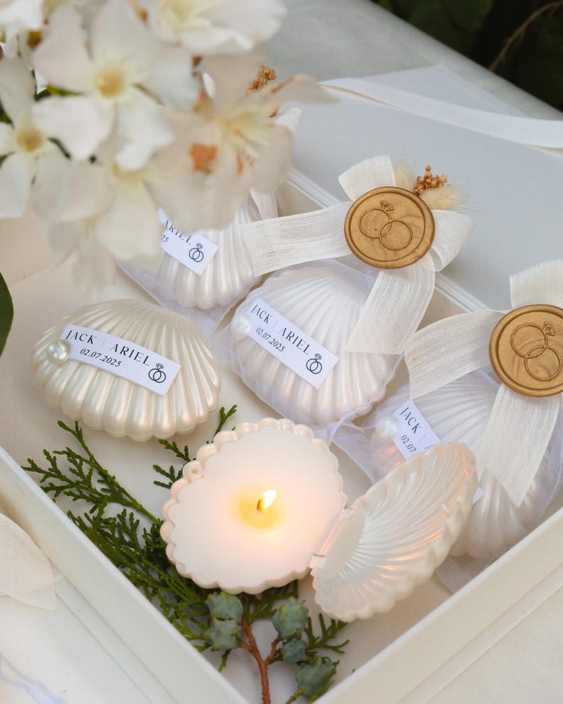 Shell Favour Oyster Shell Candle Wedding Favor in Sachet: Gold Seal, Personalized ...