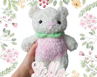 PLUSHIE: Stella, el osito de fresa esponjoso de ganchillo hecho a mano