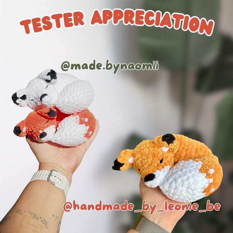 Puede incluir: Dos peluches de zorro hechos a ganchillo, uno blanco y naranja, el otro naranja y blanco. El texto "TESTER APPRECIATION" es visible en la parte superior de la imagen.