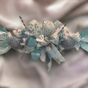Corona navideña azul ecléctica hecha a mano - Decoración navideña versátil
