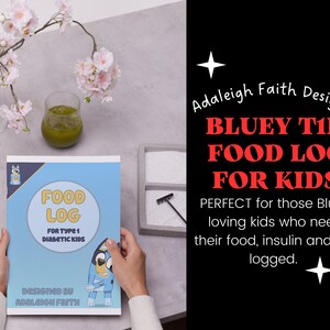 Può includere: Un libro blu e bianco con il titolo "FOOD LOG FOR TYPE 1 DIABETIC KIDS" e un cane blu dei cartoni animati sulla copertina. Il libro è stato progettato da Adaleigh Faith.