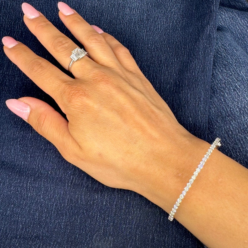 1.75 Carat Diamond Bangle Bracelet. 14K Gold, Luxury D Color VVS