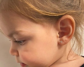 Aretes Martini de diamantes en oro de 14 quilates para bebés, niñas y mujeres.
