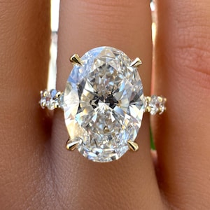 Anillo de compromiso con diamante cultivado en laboratorio de 5 quilates D VVS1, corte ovalado, elegante anillo de 14 quilates, joyería nupcial ética personalizada de corte ovalado.