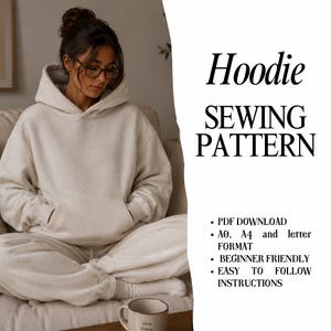 Puede incluir: Una sudadera con capucha de color beige con bolsillo tipo canguro y pantalones a juego. El texto dice: Hoodie SEWING PATTERN, PDF DOWNLOAD, A0, A4 and letter FORMAT, BEGINNER FRIENDLY, EASY TO FOLLOW INSTRUCTIONS.
