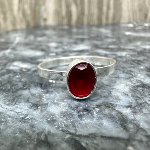 Handgemachter Rubin Silberring 925K: Römische Kunst Statementring