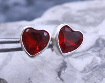 Pendientes de plata de ley con rubí en forma de corazón: hechos a mano en oro vermeil de 925 quilates
