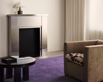 Alfombra nórdica de lana color morado oscuro tejida a mano / Alfombra minimalista tejida a mano de Zahra Weaves
