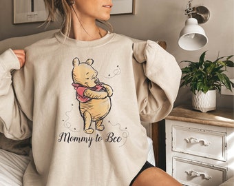 Mommy To Bee Sweatshirt, Pregnancy Reveal Sweatshirt, Disney Pooh Mommy Sweatshirt, Gift for Mom, Mama Sweatshirt, New Mom Gift