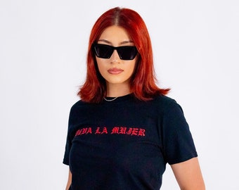 Camiseta unisex con estampado gráfico, serigrafiada, ropa unisex, camiseta latina, cultura latina, herencia hispana, negocio propiedad de latinas