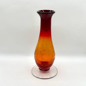 Vaso Blenko Crackle Tangerine con base in cristallo firmata.