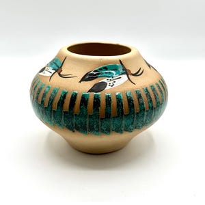 Pueblo Pot Signed Marilyn Wiley  Hand Thrown Navajo Pottery
