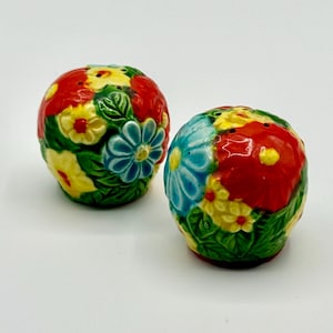 Japan Colorful Floral Retro Ball Salt And Pepper Shakers .