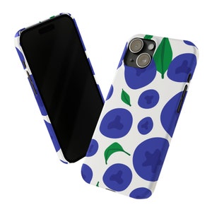 SlimGuard: Blueberry Pattern iPhone 15 Case