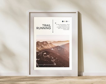 Peut inclure: Une affiche de motivation avec une citation sur la course en sentier. L'affiche présente une photographie d'une chaîne de montagnes avec une route sinueuse. La citation dit : "Dans les montagnes, je trouve mon inspiration, ma force et mon vrai moi. C'est là que je me sens le plus vivant."