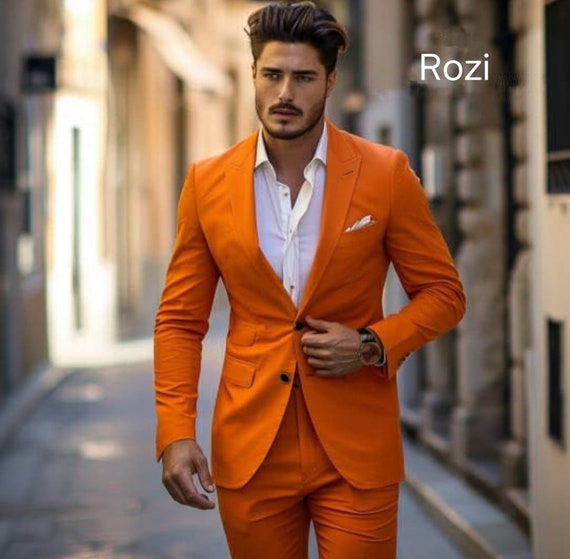 Traje naranja hombre sale