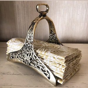 Vintage Gold Messing Serviettenhalter, Sammler Serviettenständer, Steigbügel Design Servietten Gadget, Einweihungsparty Geschenk, Esstisch Dekor, Geschenk für Pferdeliebhaber.