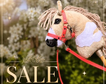 Gevlekt stokpaard | Tobiano Stick Horse A5 | Kinderspeelgoed paardensport
