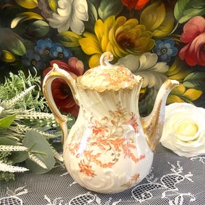 Théière MTR Limoges antique : porcelaine florale peinte à la main, or brossé