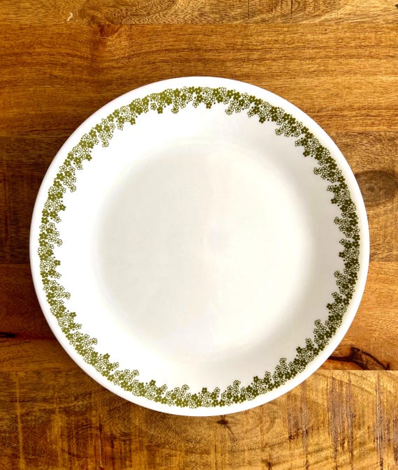 Lot of 4, Corelle DINNER Plates in CRAZY Daisy/spring Blossom