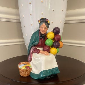Figurine Royal Doulton « The Old Balloon Seller » HN 1315, Porcelaine