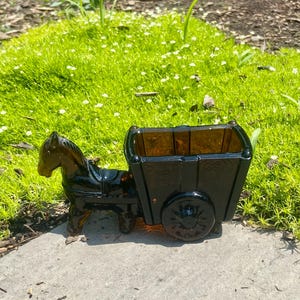 Small Amber Glass Horse Pulling Cart Figurine/ Planter, Collectable in Excellent Condition