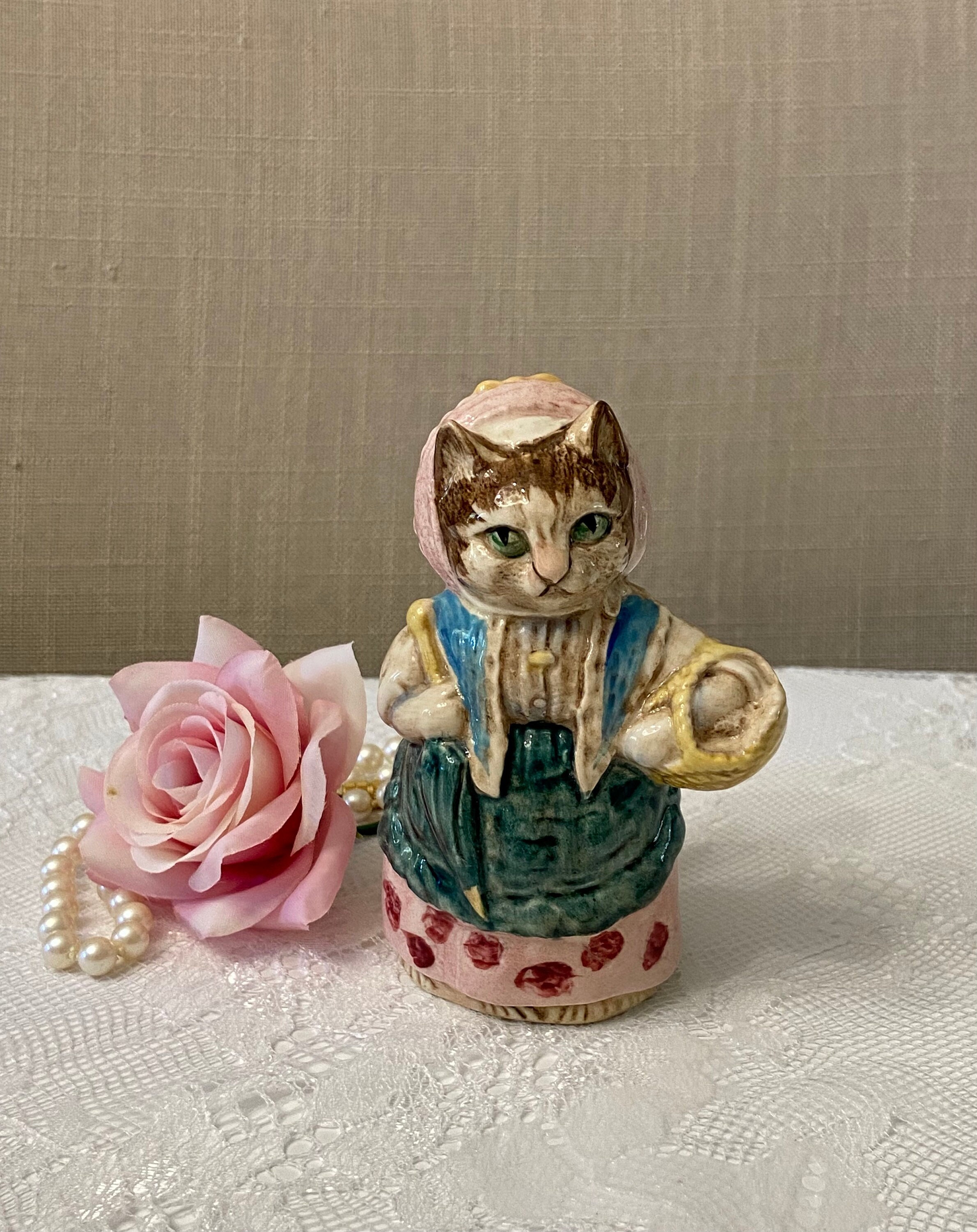 ロイヤルアルバート Mrs Ribby フィギュリン フィギュリン – Rose Antiques