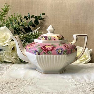 Sadler Teapot, England, Ivory Ribbed, Pink Poppies, Hexagonal SUMMERFIELDS