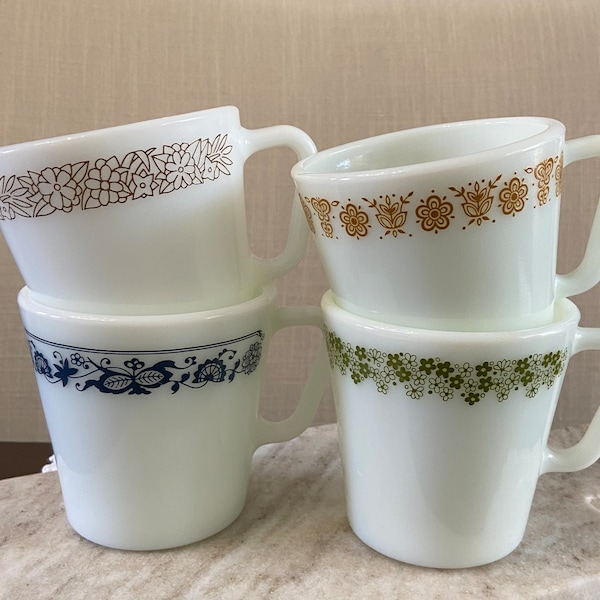 Set of 4 Vintage PYREX/  Milk Glass Mugs - All in Excellent Condition
