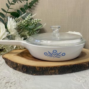 Corning Ware Canada Bleuet bleu, P-83-B, Plat à menu avec couvercle, 6 3/4 pouces