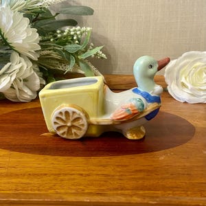 Vintage ( 1945-1955) Occupied Japan Planter, Little Duckie Pulling Cart