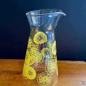 Vintage Pyrex juice carafe with lemon print – Ma and Pa's Attic ®