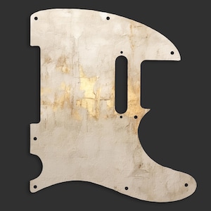 Könnte beinhalten: Ein cremefarbenes Gitarren-Schlagbrett mit einem strukturierten, gealterten Finish und Goldblatt-Akzenten. Das Schlagbrett hat eine klassische Form mit Schraubenlöchern und einem Tonabnehmerausschnitt, für eine E-Gitarre.
