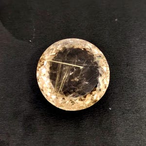 Gemme triée sur le volet à Jaipur | Taille ronde à facettes en quartz rutile doré | Pierre royale de fabrication de bijoux.