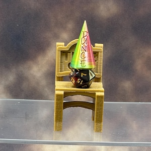 Chair of Shame Dice Jail — D&D RPG Gaming Gift | Gameraccessoire voor tafelblad | Time-out dobbelsteenkluis