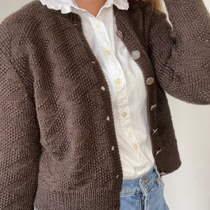 Super beau cardigan de costume traditionnel marron tricoté main vintage cardigan fait main taille 38/40 image 2