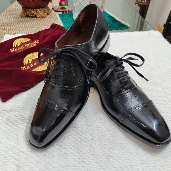 A classic black Oxford shoe with a chisel toe, crafted from high-quality top-grain leather, Men’s shoes