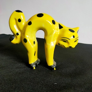 Lorna Bailey polka dot yellow cat vintage cats gifts for cat lovers
