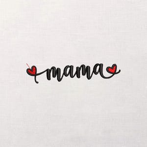 Diseño de bordado con la palabra "Mama Heart" en cursiva, arte de palabras rizadas, patrón para máquina de coser del Día de la Madre, motivo de corazón rojo, descarga digital.