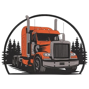 Könnte beinhalten: Illustration eines orange-grauen Sattelschleppers mit schwarzer Umrandung, vor stilisierten Nadelbäumen und einem schwarzen Bogen. Das Design hat ein detailliertes, gesticktes Aussehen.