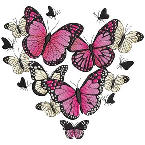 Può includere: Un disegno ricamato con una disposizione a forma di cuore di farfalle. Le farfalle sono in tonalità di rosa, nero e crema, con intricati motivi alari. Il disegno è su sfondo bianco.