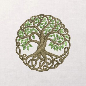 Könnte beinhalten: Ein Stickdesign mit einem kreisförmigen Lebensbaum-Motiv. Der Baum hat einen dicken, braunen, strukturierten Stamm und Äste, die sich zu einem Rand verflechten, akzentuiert durch kleine, hellgrüne Blätter in der gesamten Baumkrone.