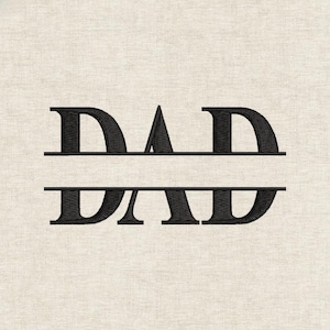 以下が含まれることがあります： ベージュ色の生地の背景に黒色の刺繍文字。 「DAD」の文字が水平に分割され、文字が線の上に、鏡像文字が下に配置されています。 文字は太字のセリフ体です。