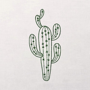 Op de afbeelding: Groen geborduurd cactusontwerp op een witte achtergrond. De cactus heeft een gedetailleerde omtrek met verticale lijnen en kleine stervormige details. Het ontwerp is gecentreerd en beslaat een groot deel van het frame, wat een woestijnthema laat zien.