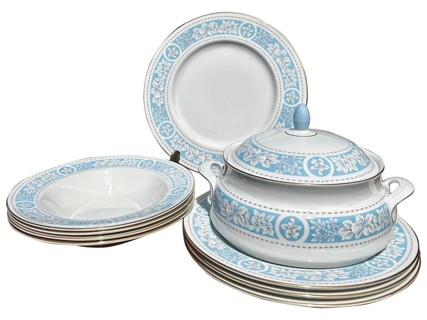 BLUE ROYAL DOULTON Dinner Set for in Hampton Court Pattern