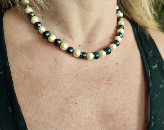 Vintage White South Sea and BLACK TAHITIAN PEARL Necklace with 18 Karat Gold clasp  / 9-10mm