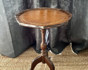 TABLE d'Appoint VICTORIENNE Avec Plateau En Cuir Marron Embossé Pour Vin, Plantes