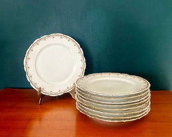 ASSIETTES à DINER en Porcelaine Française de LIMOGES avec bords dorés, 8 pièces / Pallas / vers 1927